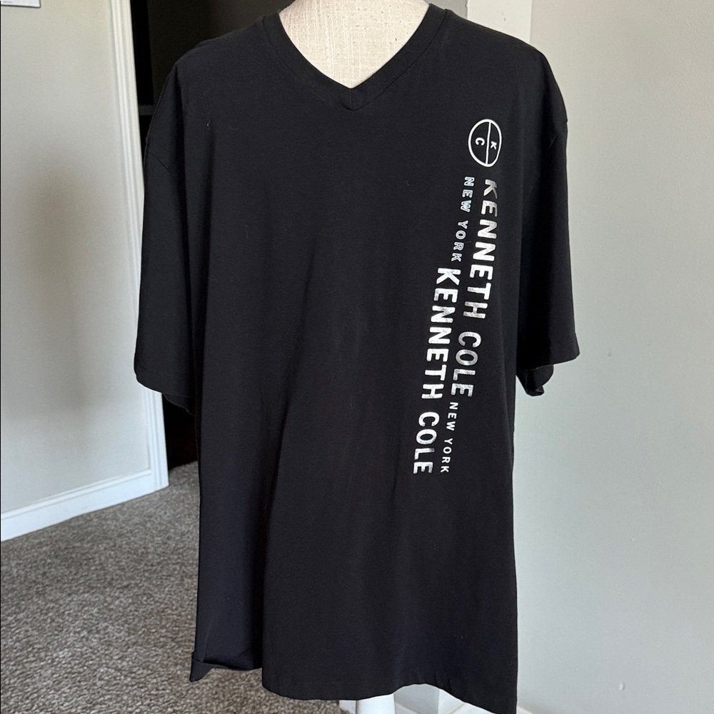KENNETH COLE v-neck T-shirt